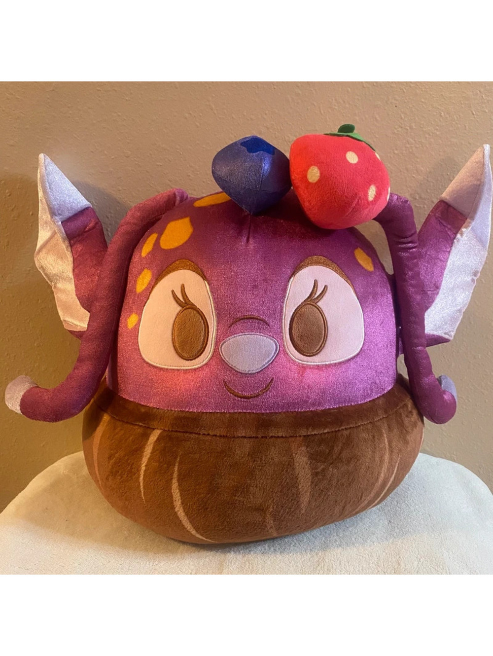 Disney Munchlings Angel Açai Bowl Plush from the Lilo & Stitch "Fruity Finds"